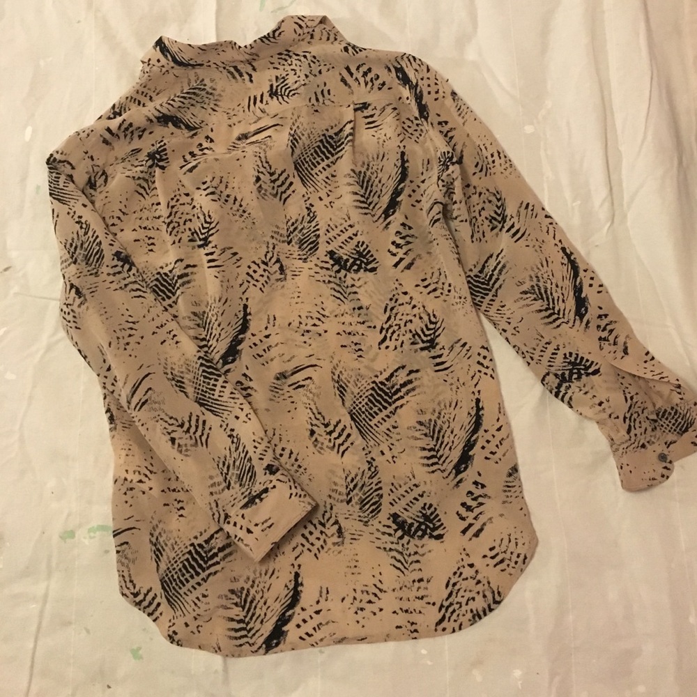 Banana Republic Silk button up - Picture 3 of 6